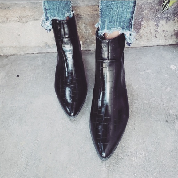 🚨//The Zayla// Black croc print bootie - Picture 4 of 8